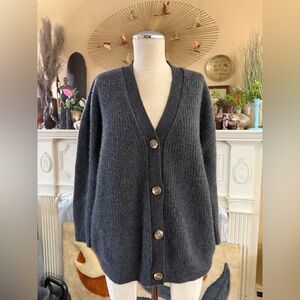 Quince Mongolian Cashmere Oversized Boyfriend Cardigan Sweater in Charcoal in XS